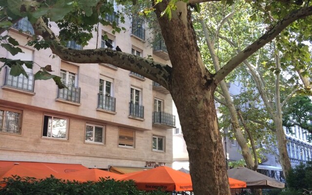 Apartment Liszt Square