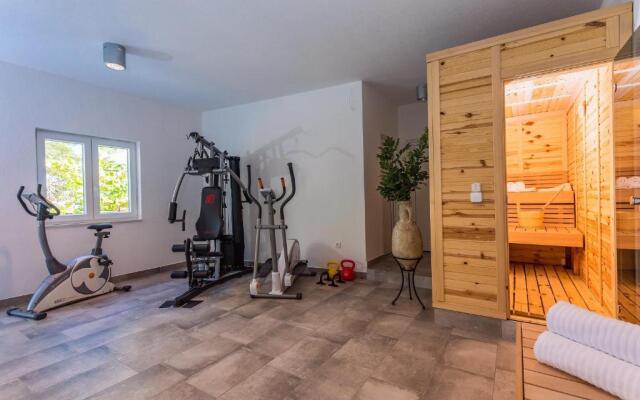 Villa Porto Mimice, 40sqm Heated Private Pool, 4 bedrooms, Sauna, Gym, Billiard