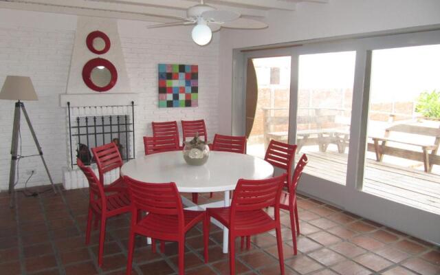 Chatet Suizo al pie del mar