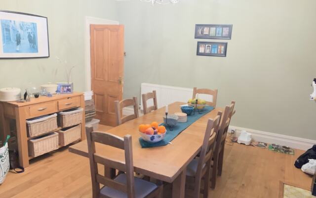 3 Bedroom House With Free Parking
