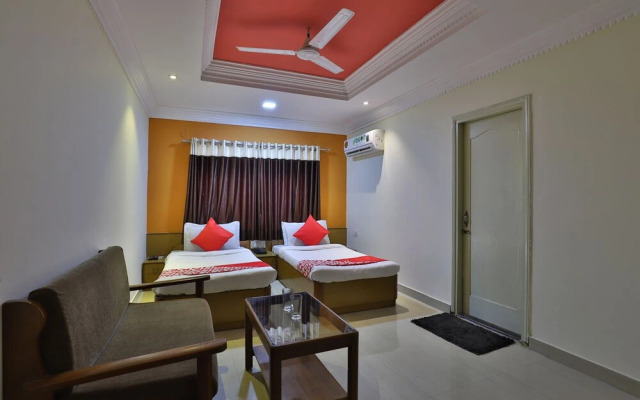 OYO 27897 Hotel The Grand Bansi