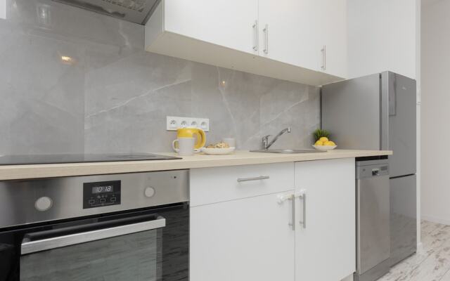 Gagarina Apartment Warsaw by Renters