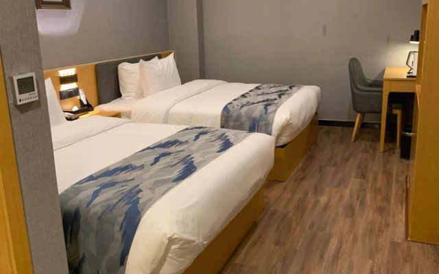 Ruihe Business Hotel Urumqi – Guest Rooms – Urumqi