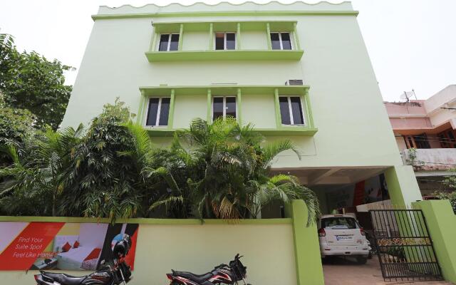 OYO 48507 Hotel Gayatri Delux