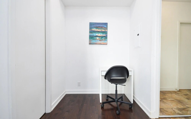 Downtown Toronto Condo near Scotiabank Arena