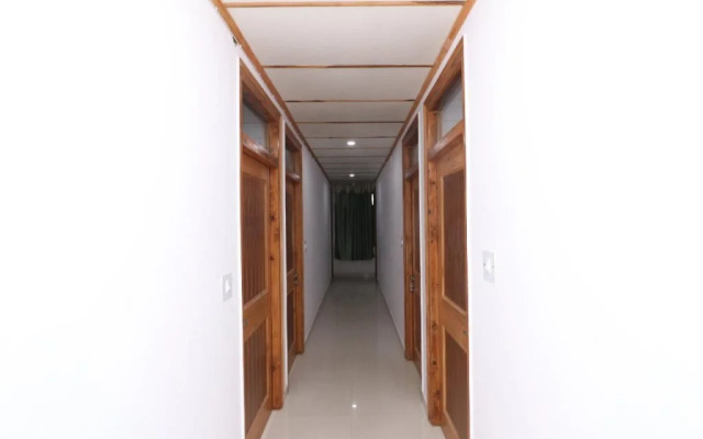 Oyo 27741 Incredible Palace