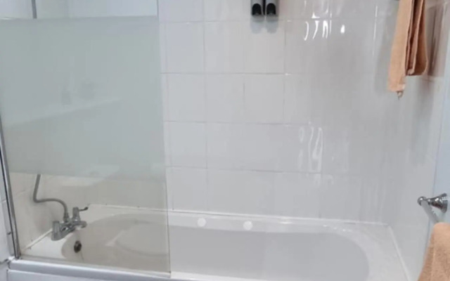 Modern and spacious Swansea centre apartment