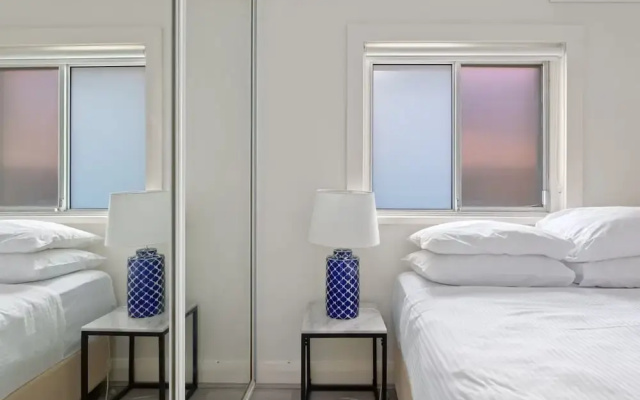 2-bed Apartment Near Manly Beach