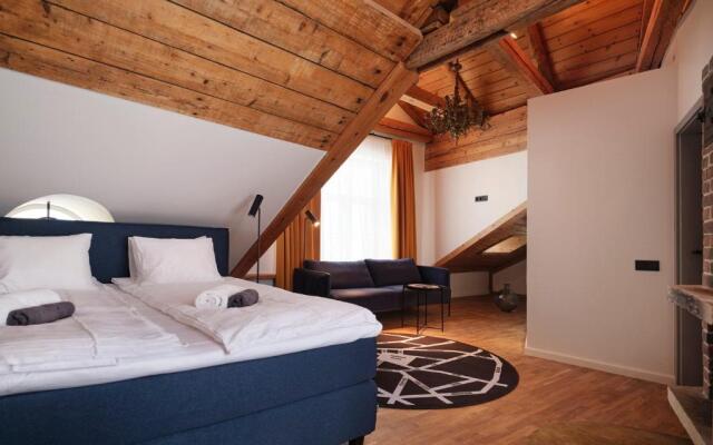 LJ5 - Old Town Rooms with Exclusive shared Roof Terrace