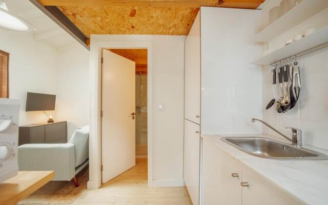 Mezzanine Stylish Apartment Q by Vacationy