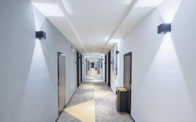 Aili cinema Zhenxuan Hotel (Haiken Plaza store, haixiu Middle Road, Haikou)