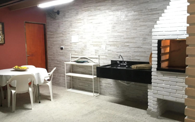 Casa Terrea com Piscina e Internet - Ar Opcional