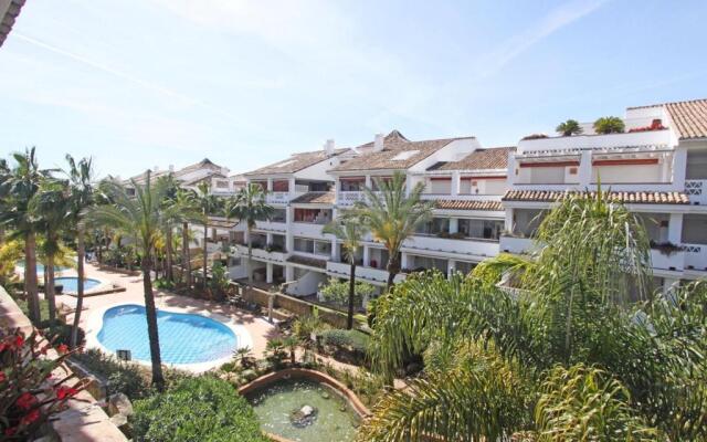 1105 beachfront apartment golden mile marbella