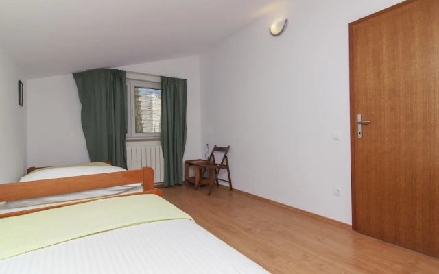 Apartments Levan Ceja