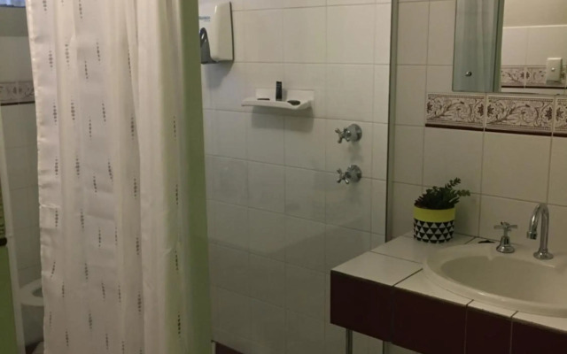 Hello Adelaide Motel and Apartments