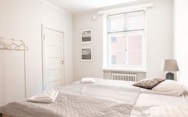 2ndhomes Bright 2BR Apartment