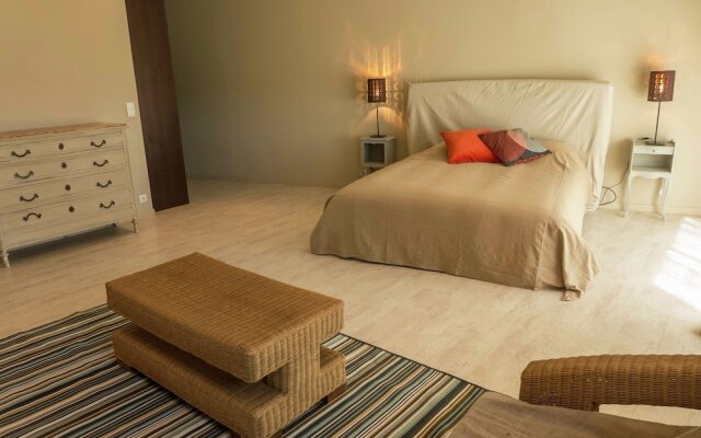 Stunning Holiday Home With Swimming Pool in Loupia