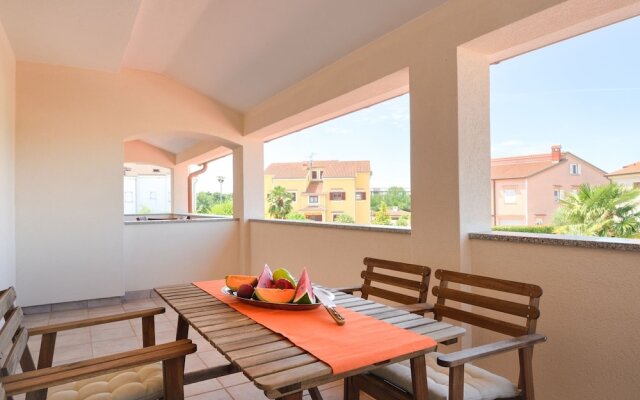 Apartment With Common Pool, Balcony and Barbecue in Mali Maj, Near Porec