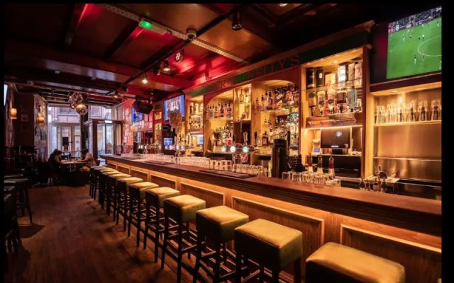 Durty Nelly's Inn