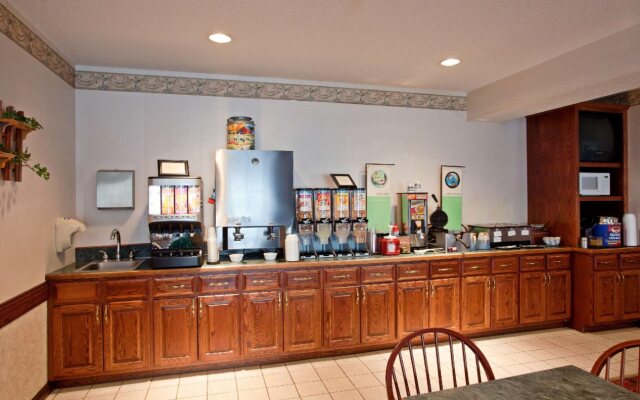 Country Inn & Suites by Radisson, Elk River, MN