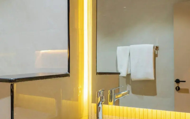 7EVEN Suites