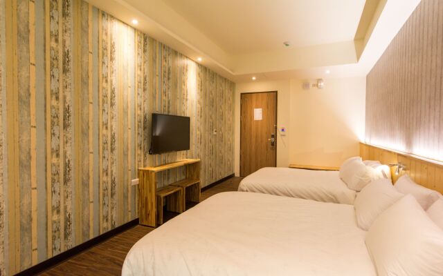 Treehouse Hostels