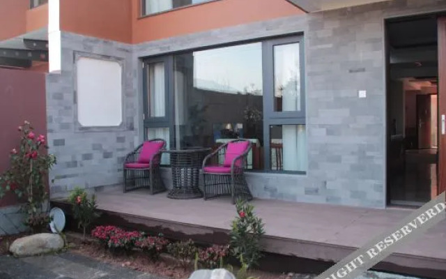 Rujia Huayi Select Hotel (Dali Yangbi County Cangshan West Road)