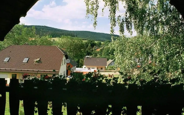 Sunlit Retreat With Garden