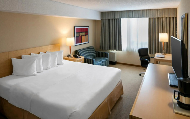 Quality Hotel & Suites Montreal East