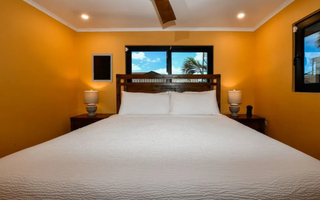 Newly Renovated! Polynesian Themed in Noord!