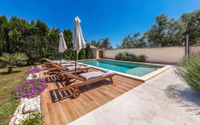 Amazing Home in Liznjan With Wifi and 3 Bedrooms