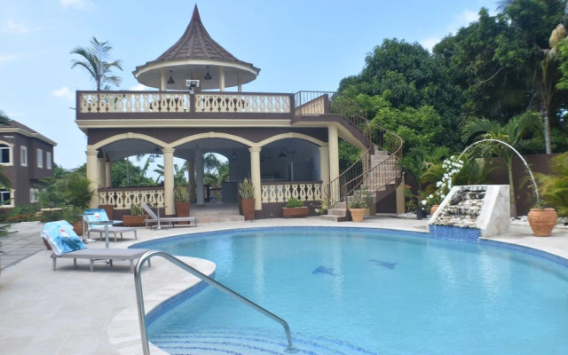 vacation villas runaway bay