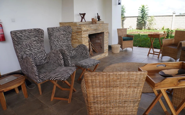 Moyoni Africa Lodge & Tours