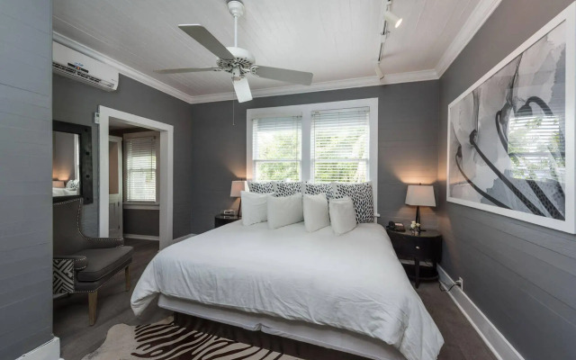 Alexander's Guesthouse - Adults Only