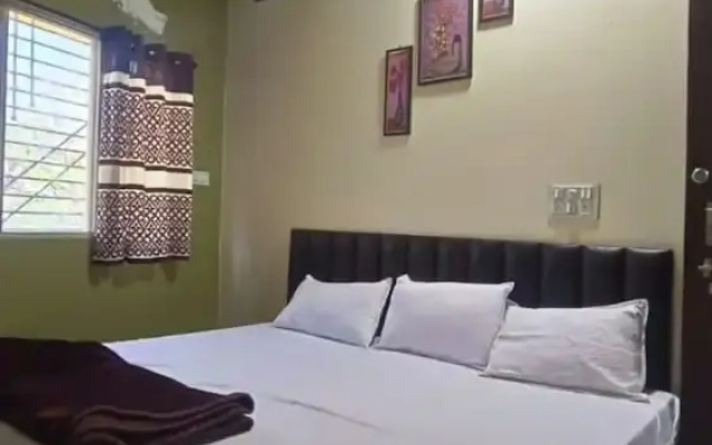 Goroomgo Priyanshi Palace Ujjain