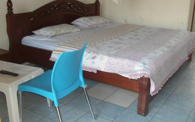 Airport luxury motel
