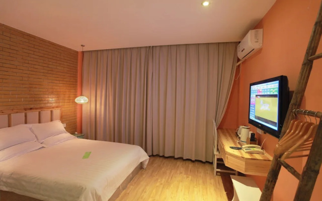 Wuyishan Old Street Riverside Hotel