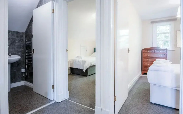 The Gatehouse - 2 Bedroom Apartment - Pendine
