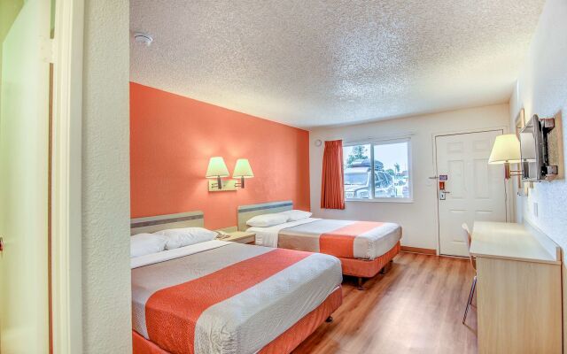 Motel 6 Stockton, CA - Charter Way West