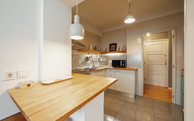 Sunny & Bright Duplex by Vacationy