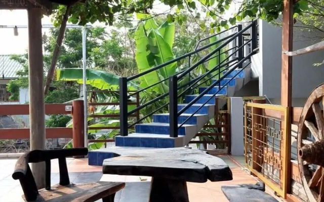 Sawasdee Sichang Resort