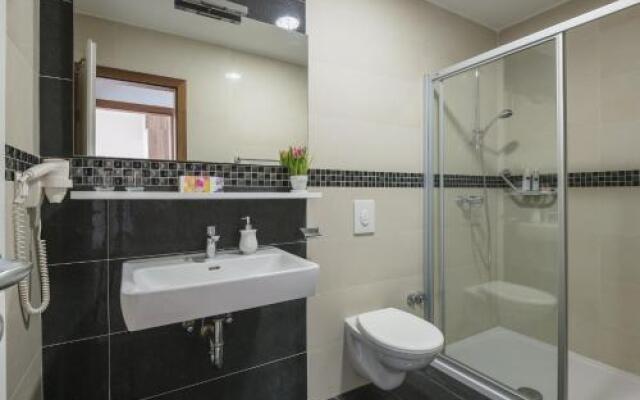 Sky Apartments & Rooms