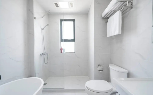 Tyms Elegant 4BR 2BA Apt in Xujiahui