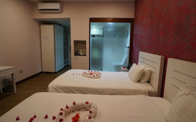 Cristal Itsandra Beach Hotel