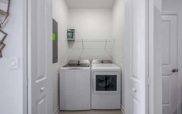 Luxury Chic Modern Home Prime Location