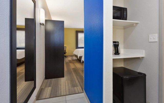 Holiday Inn Express Detroit-Warren by IHG