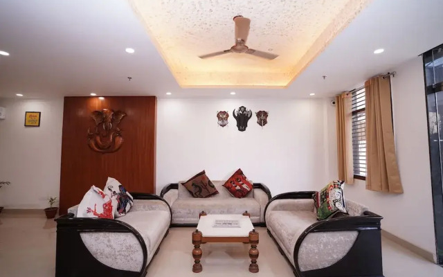 Hotel Moon Taj Near Yashobhoomi