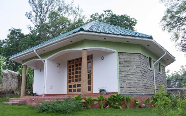 Tooro Fairway Hotel