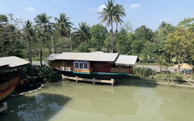 Ban Suan Bang Toei Homestay