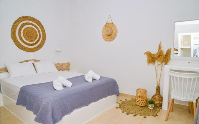 Avgerinos Deluxe Rooms